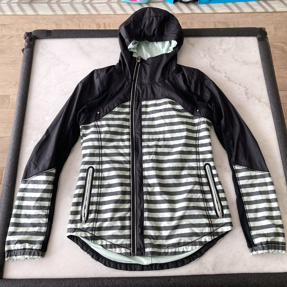 Like new! Lululemon Run Get Up & Glow Jacket coat Reflective, black & mint green